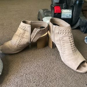 Women’s short heel.